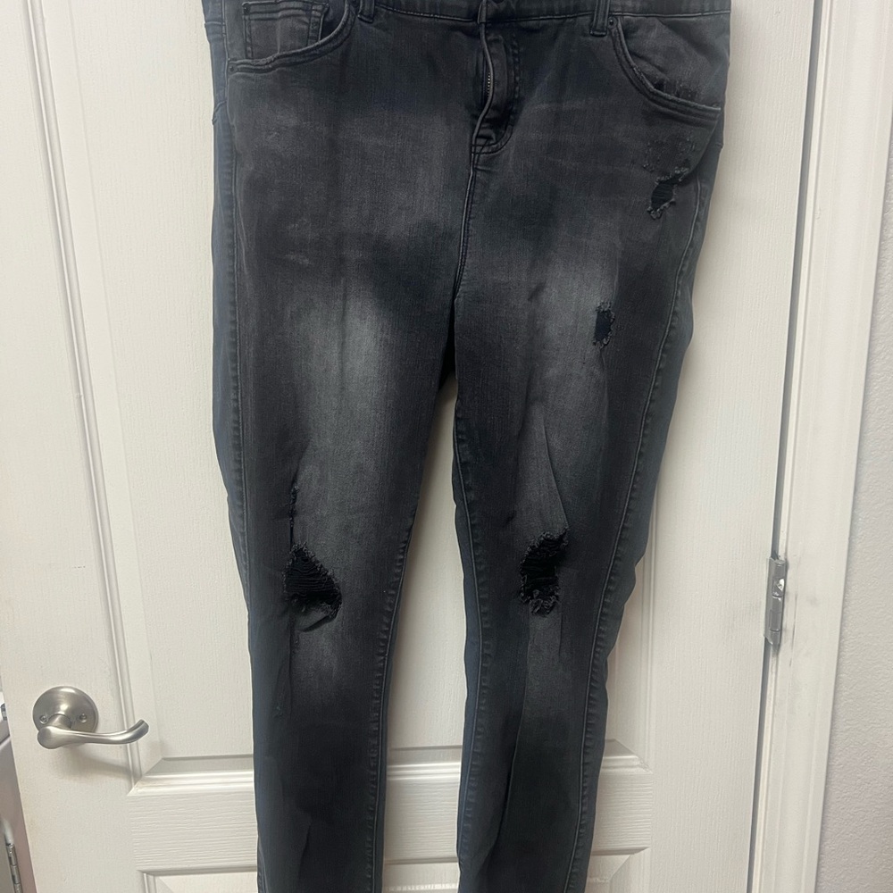 Torrid Black Skinny Jeans with Sleek Design